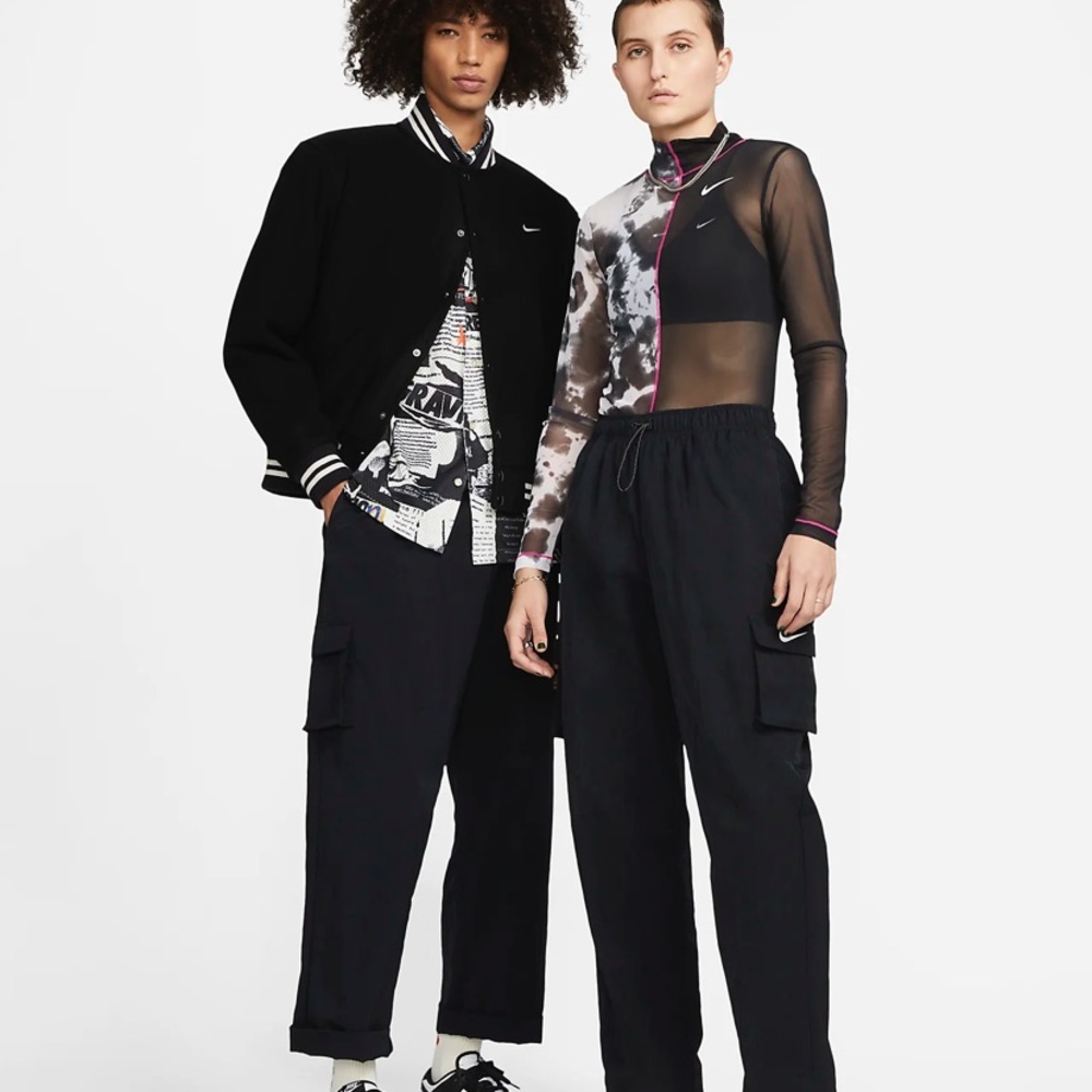 Nike Women's Sportswear Essential High-Rise Woven Cargo Pants (wind breaker)